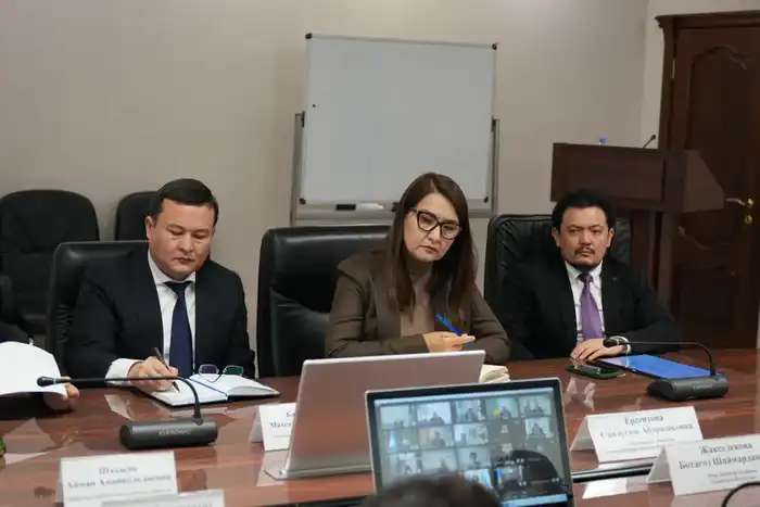 Под председательством Министра юстиции РК Ерлана Сарсембаева состоялось аппаратное совещание по обсуждению Конституционной реформы (3)