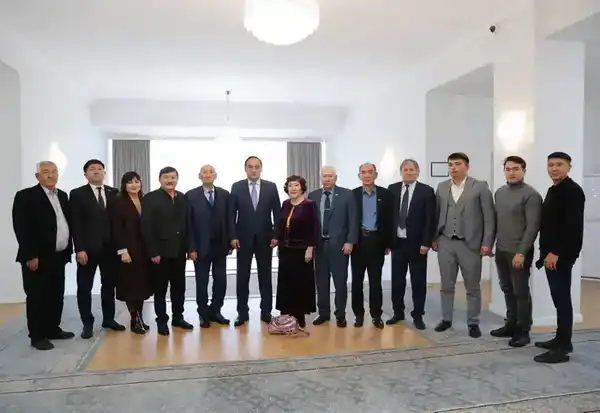 Ербол Карашукеев встретился с представителями творческой интеллигенции (7)