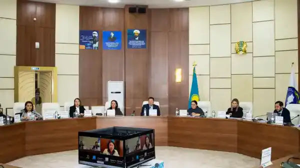 Члены научно-экспертного совета АНК обсудили проект Конституции (3)