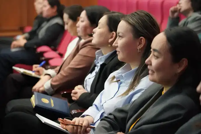 В национальном правозащитном центре обсудили вопросы соблюдения социальных гарантий госслужащих (4)