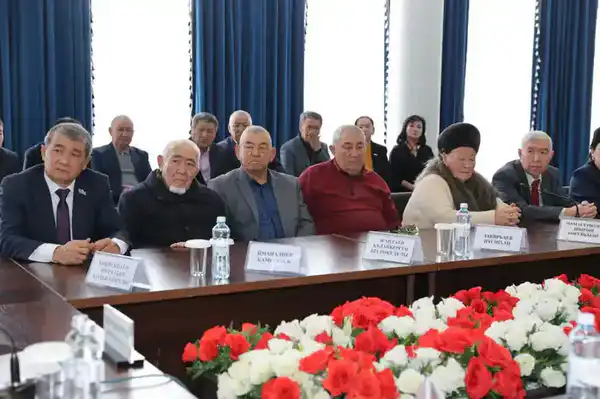 Ербол Карашукеев встретился с представителями творческой интеллигенции Меркенского района (2)