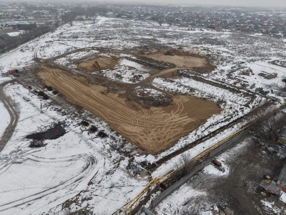 В Алматы приступили к демонтажу незаконного жилого комплекса (2)