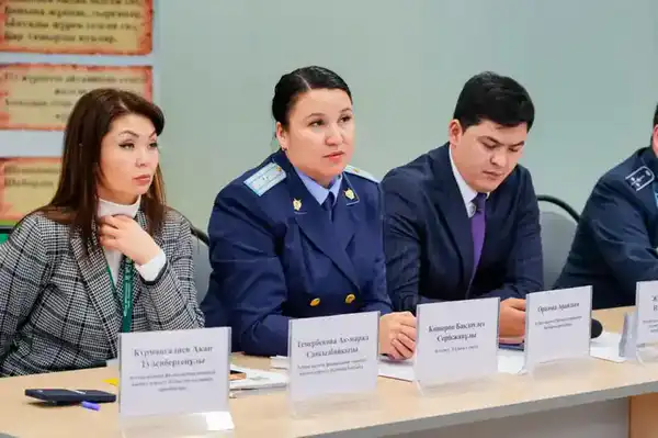 Как не стать жертвами мошенников: разъяснительное мероприятие для пенсионеров организовали в Астане (10)