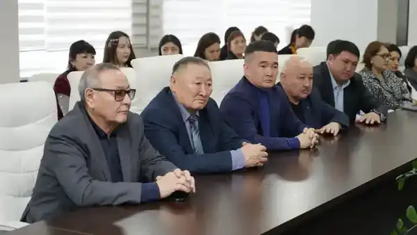 В ОБЛАСТИ АБАЙ СОСТОЯЛСЯ ДИАЛОГ ШАЛКАРА БАЙБЕКОВА С ДИРЕКТОРАМИ КОЛЛЕДЖЕЙ ПО ПРОЕКТУ КОНСТИТУЦИИ (5)