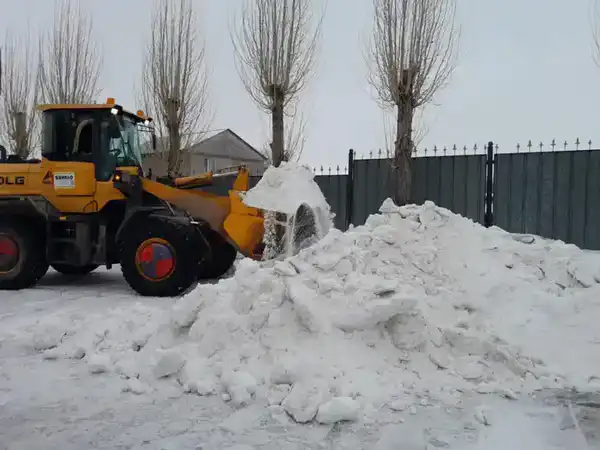В Астане в снегоуборочных работах задействовано около 1,7 тысячи единиц спецтехники (4)