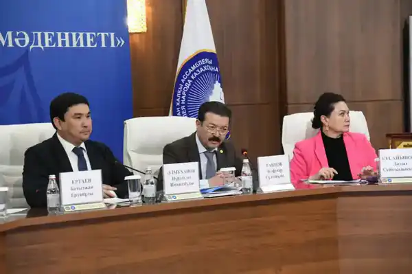 Значение Дня благодарности в укреплении общественного согласия обсудили за круглым столом в Астане (4)