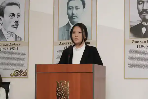 «Закон и порядок»: столичным школьникам показали работу адвокатов на деле (8)