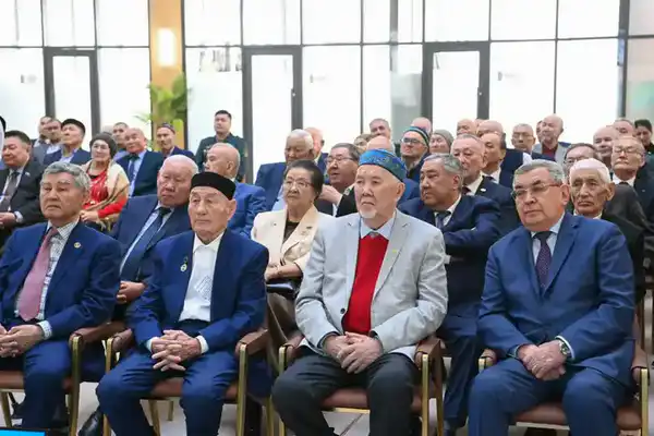 Глава региона встретился с ветеранами и представителями интеллигенции (5)