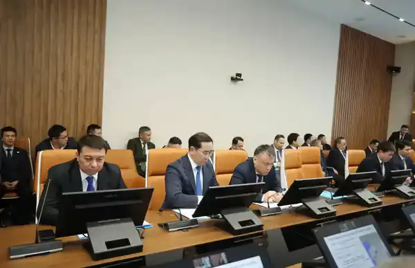 В акимате области обсудили ход развития сфер транспорта, торговли и туризма в регионе (2)