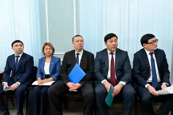 Аким области провел прием граждан по личным вопросам (5)