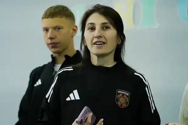 Игроки «Шахтёра» встретились со школьниками (4)