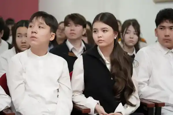 «Закон и порядок»: столичным школьникам показали работу адвокатов на деле (6)