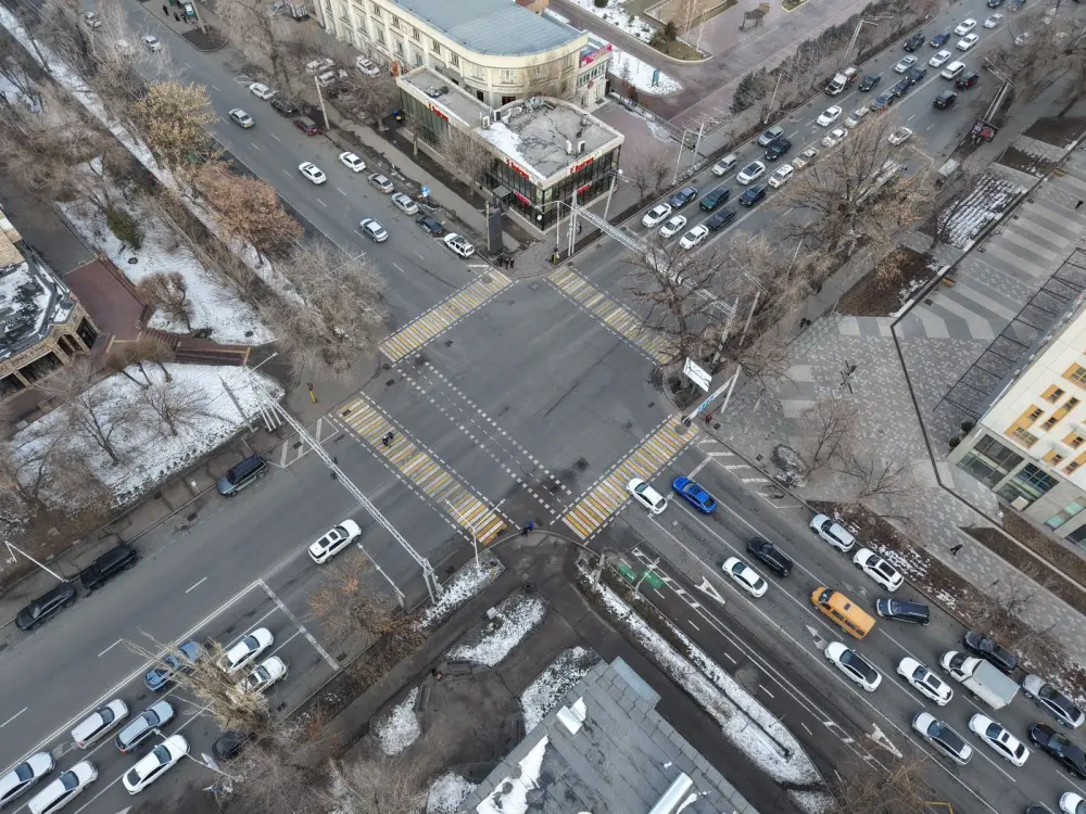 В Алматы меняют работу некоторых светофоров на загруженных перекрестках (2)