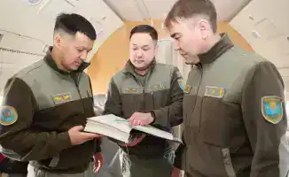 Пилот Национальной гвардии Казахстана посвящает более 900 часов гуманитарной миссии