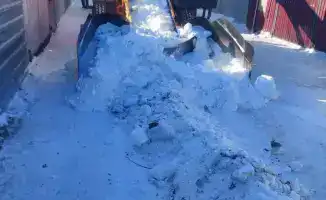 В Астане активно продолжаются снегоуборочные работы: более 3 100 дорожных рабочих и 1 600 единиц техники на борьбе со снегом