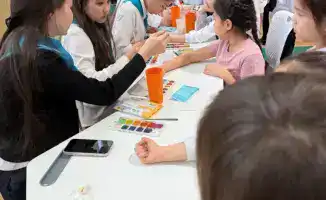 Выставка рисунков в Астане: молодежь против наркотиков и за светлое будущее