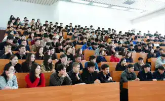 В Уральске зажгли факелы надежды: информационная акция против насилия в отношении женщин