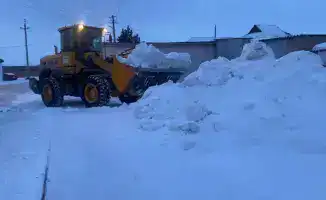 Круглосуточные снегоуборочные работы в Астане: более 30 тысяч кубометров снега вывезено за ночь для обеспечения безопасности горожан