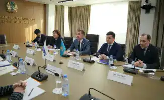 Ерлан Сарсембаев и Ульви Ахундлу обсудили изменения в Конституции Казахстана