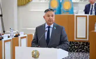 Поддержка Азата Перуашева нового проекта Конституции: возможные экономические последствия и влияние на бизнес