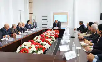 Ербол Карашукеев обсудил проект новой Конституции с творческой интеллигенцией Меркенского района