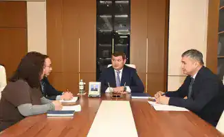 Обсуждение международного сотрудничества в ремонте автомобильных дорог Казахстана