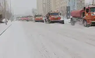 Зима развернула свою белую вуаль: в столице на борьбу со снегом вышли 3 тысячи героев и свыше тысячи единиц техники