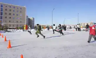 «Зимние веселые старты»: в Астане прошла семейная эстафета «Папа, мама и я» — когда семья становится командой чемпионов