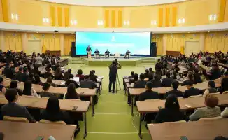 Круглый стол в Академии государственного управления: обсуждение новой Конституции Казахстана и её влияние на человеческий капитал