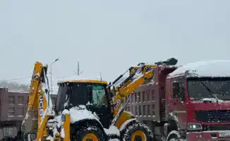 Снегопады: Жамбылские службы на страже чистоты дорог!