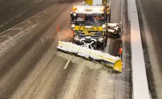 Снегопад в Алматы: коммунальщики на работе