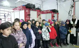 Спасатели МЧС Казахстана обучают детей правилам безопасности через уроки и дни открытых дверей