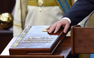 Депутат объяснил норму об указах Президента в новой Конституции