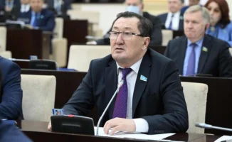 Наурызбай Байкадамов досрочно сложил полномочия сенатора, сенаторы поддержали его решение