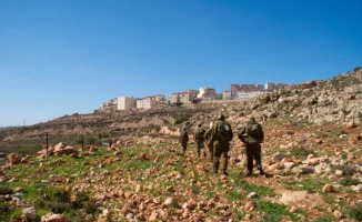 Израиль объявляет значительную часть Западного берега реки Иордан государственной землей, палестинцы называют это 'фактической аннексией'