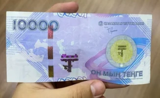 Казахстанцы недовольны: банкоматы не принимают юбилейные купюры в 10 000 тенге