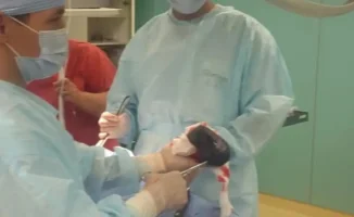 В Алматы хирурги успешно удалили трихобезоар — плотный ком из волос, находившийся в желудке 25-летней пациентки на протяжении пяти лет. Это редкое и сложное медицинское вмешательство стало возможным благодаря профессионализму врачей.