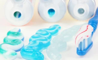 В Казахстане выявлены факты продажи контрафактной продукции и подделок известных брендов на городских рынках, о чем сообщил депутат.