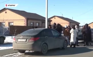 Жители Атырау столкнулись с разрушением новых домов, построенных по государственной программе, что привело к серьёзным последствиям для участников жилищной программы в микрорайоне Талгайран-2.