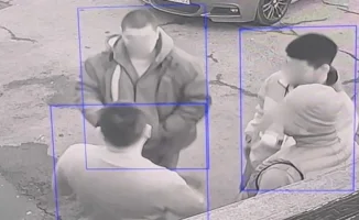 В Алматы зафиксировано жестокое избиение мужчины: трое нападавших атаковали отца 10 февраля