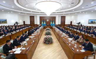 Астана: Токаев на расширенном заседании правительства