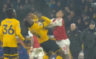 Сенсацией и дракой завершился матч лидера АПЛ с аутсайдером чемпионата