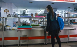 Смартфоны под запретом: как школьникам в Алматы расплачиваться за обед?