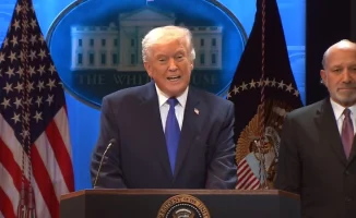 Президент США Дональд Трамп подписал указ о введении дополнительной пошлины в размере 10 процентов на импорт товаров из всех стран. Об этом он сообщил в своей социальной сети, подчеркивая, что данная мера направлена на защиту американских производителей и