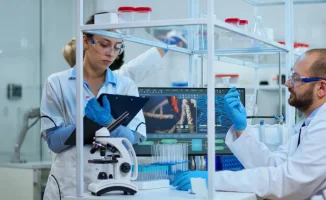 США покидают ВОЗ: Казахстанский эксперт о теории заговора вокруг фармацевтических компаний и 'волшебном' лекарстве от рака