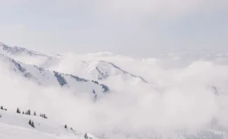 Жителей Алматы и области предупредили об опасности схода лавин в горах