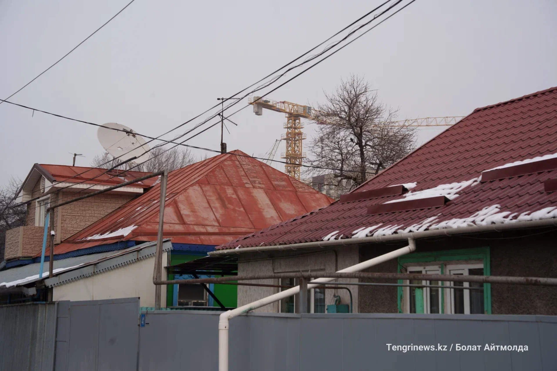 Один из частных домов в районе Айнабулака-3, попадает под снос