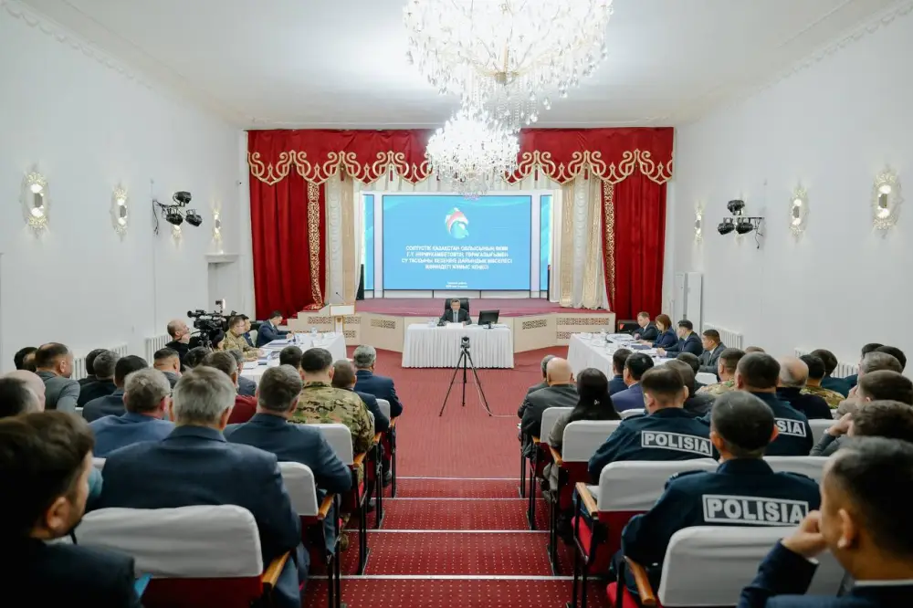 В ходе рабочей поездки аким области провел кустовое совещание с участием акимов Тайыншинского, Аккайынского, Акжарского и Уалихановского районов (2)