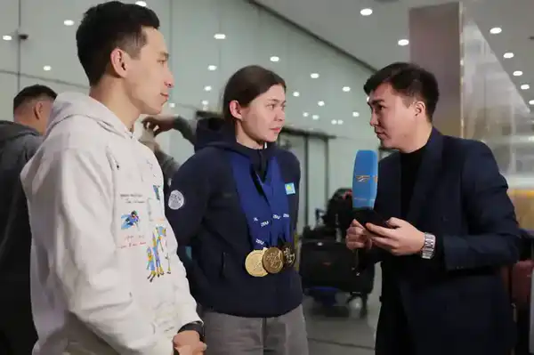 Казахстанская юниорская сборная по конькобежному спорту во главе с Кристиной Шумековой и Вадимом Чебардаковым вернулась домой (5)