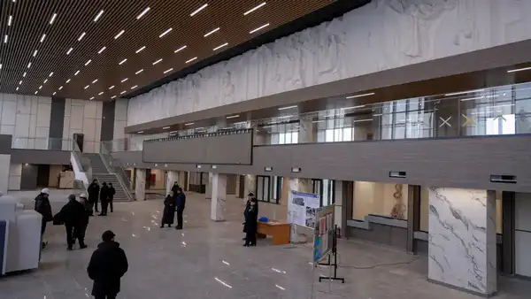 Развитие транспортной инфраструктуры: Олжас Бектенов проверил ход модернизации ж/д вокзала Кокшетау (4)